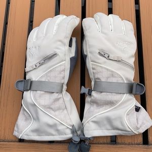 Head off white gloves